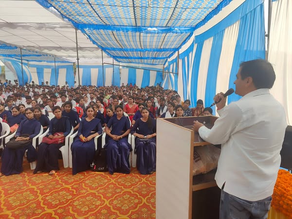 स्कूल एवं शिक्षण के हित में संघर्ष