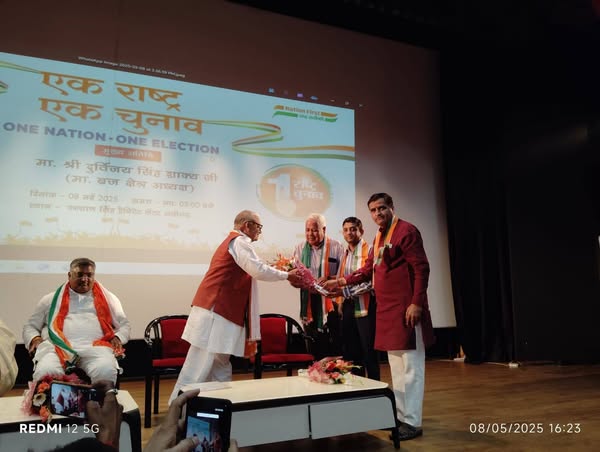 स्कूल एवं शिक्षण के हित में संघर्ष