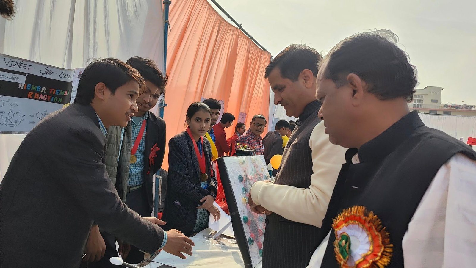 स्कूल एवं शिक्षण के हित में संघर्ष