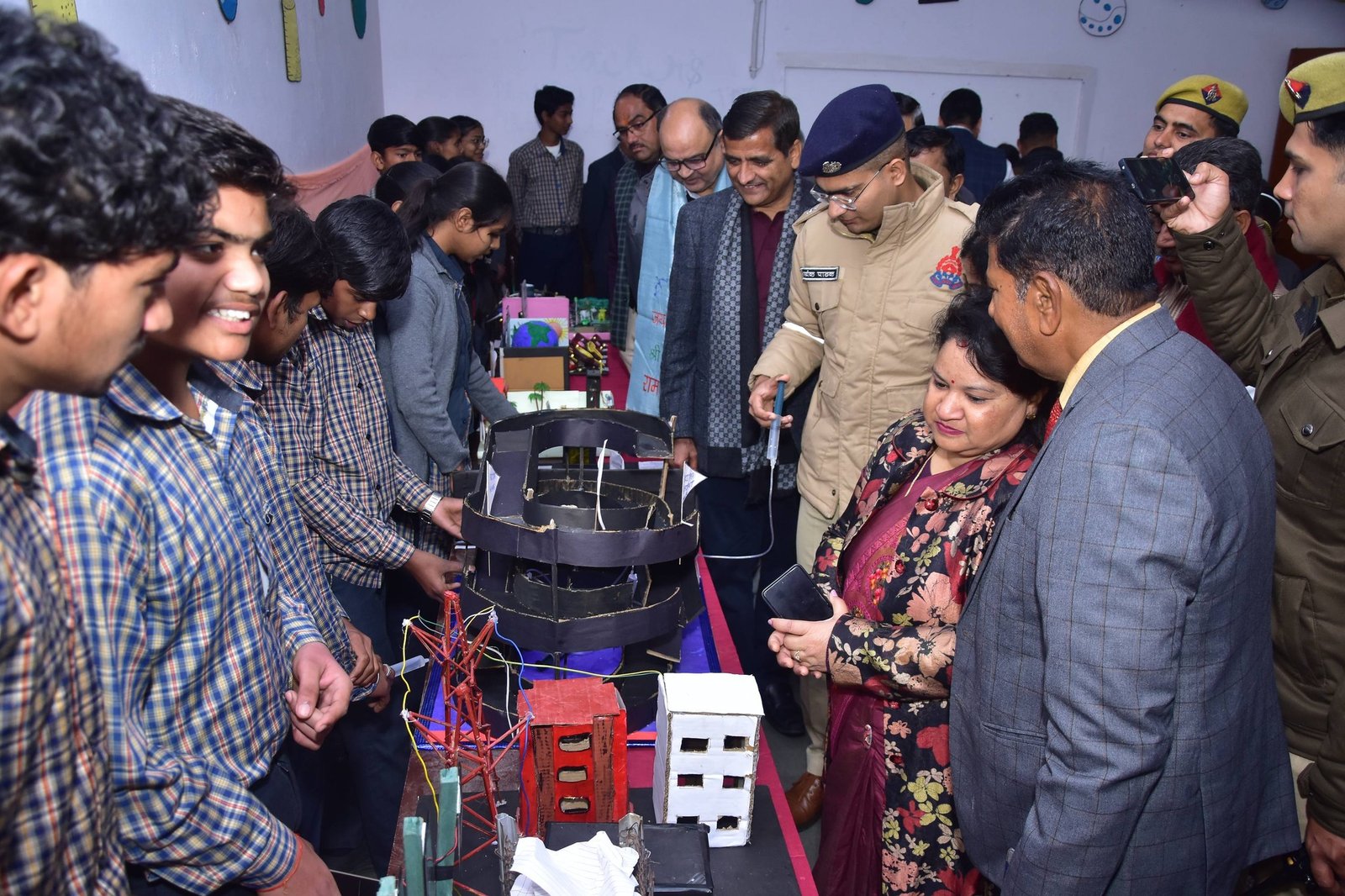 स्कूल एवं शिक्षण के हित में संघर्ष