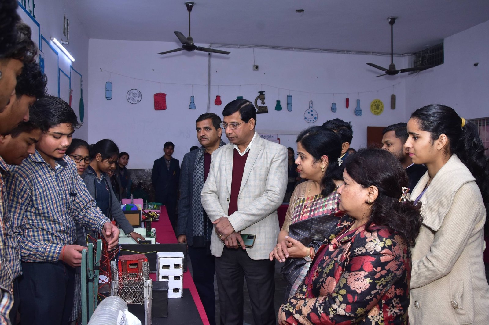 स्कूल एवं शिक्षण के हित में संघर्ष